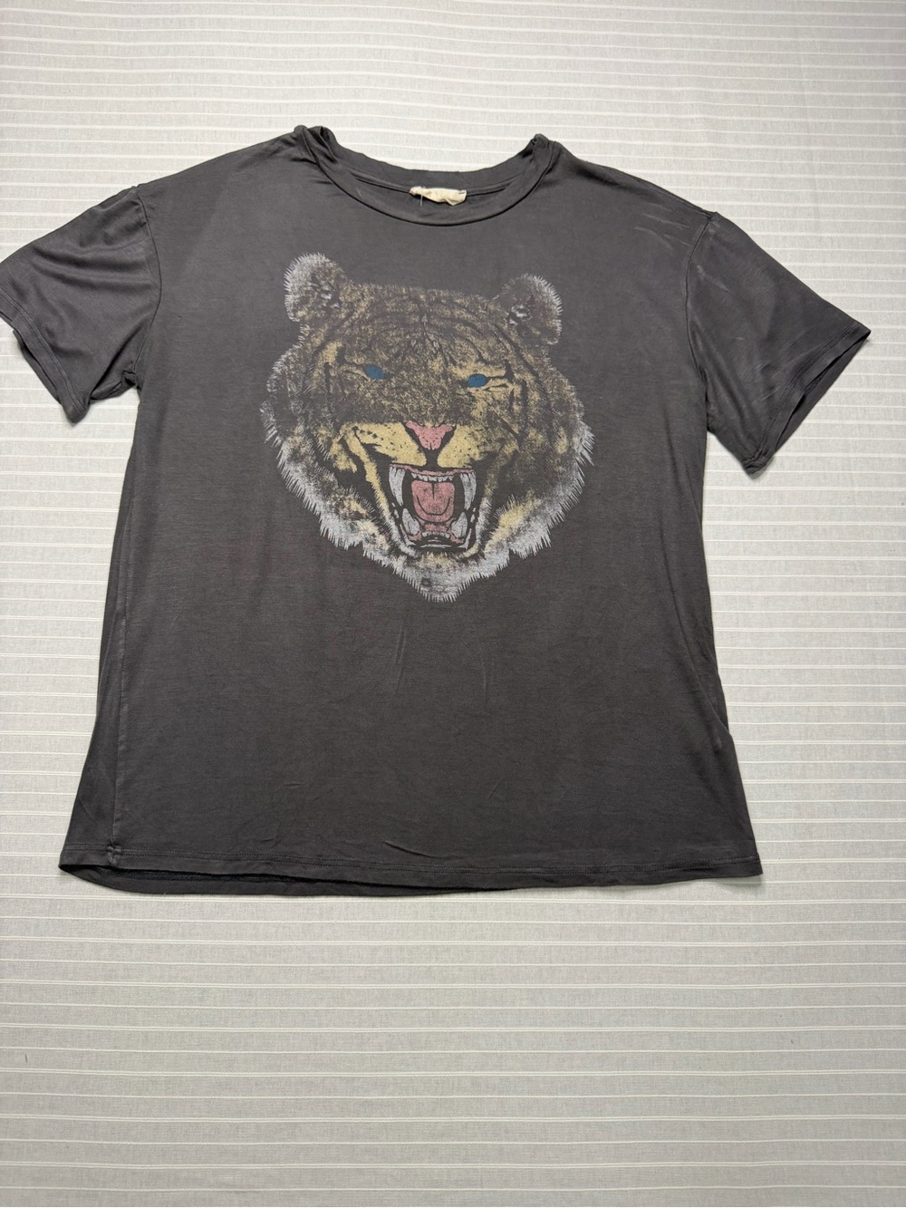 Altar’d State Distressed Tiger Graphic Tee – Size Medium 🐅